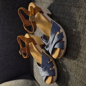 Toms Beatrix Sandals Clogs Ankle Strap Platform Heels Chambray Blue Size 8.5